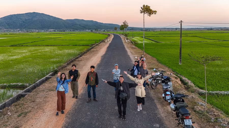 Hết Tết nhưng vẫn còn đó mùa du Xuân. Ảnh: Bi Ly