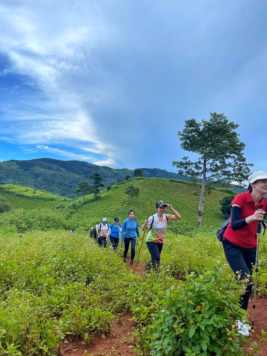 Hội phụ nữ Cụm thi đua số 4 tổ chức cuộc thi Chinh phục đỉnh núi Chư Đang Ya. Ảnh: ĐVCC