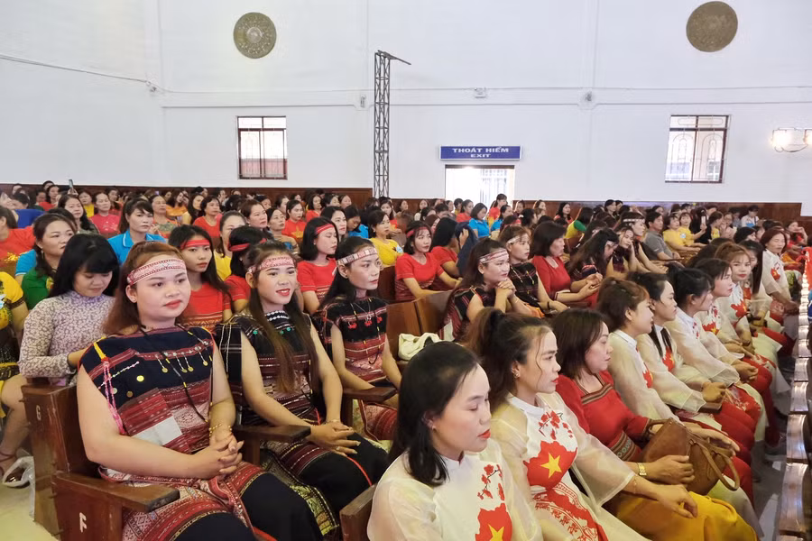 Hội thi thu hút đông đảo hội viên, phụ nữ tham gia, cổ vũ. Ảnh" Minh Châu