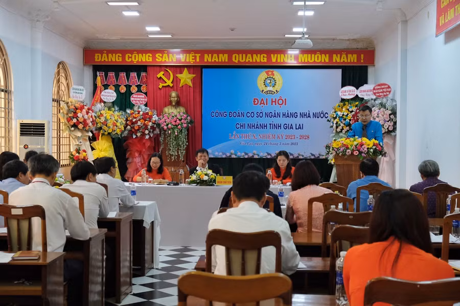 Đại diện lãnh đạo Công đoàn Ngân hàng Nhà nước Việt Nam phát biểu tại Đại hội. Ảnh: Hoàng Ngọc Đại diện lãnh đạo Công đoàn Ngân hàng Nhà nước Việt Nam phát biểu tại Đại hội. Ảnh: Hoàng Ngọc