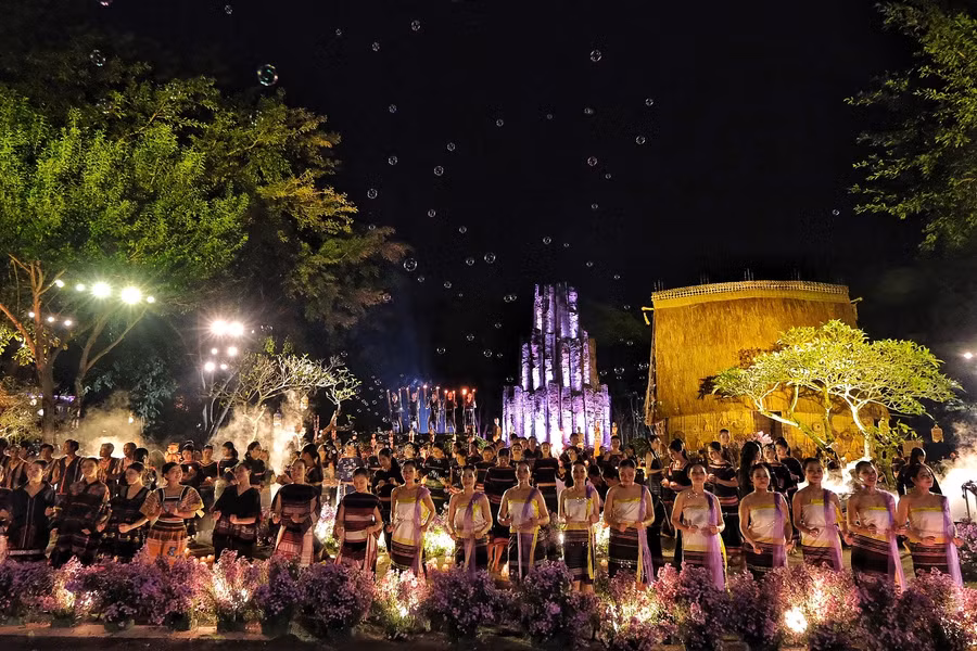 Không gian huyền ảo của chương trình "Gia Lai ơi" . Ảnh: Hoàng Ngọc Không gian huyền ảo của chương trình "Gia Lai ơi" . Ảnh: Hoàng Ngọc