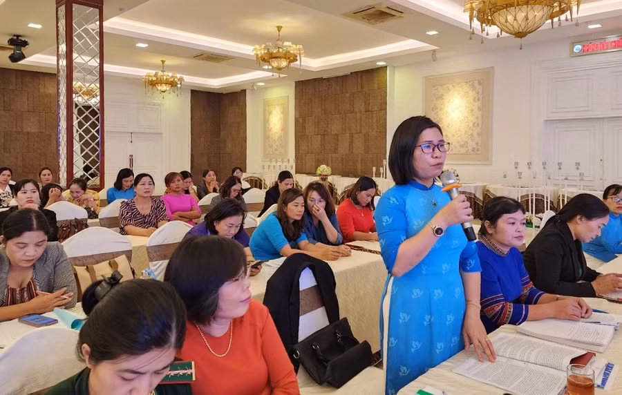 Các đại biểu chia sẻ sáng kiến, kinh nghiệm tại hội nghị. Ảnh: Minh Châu