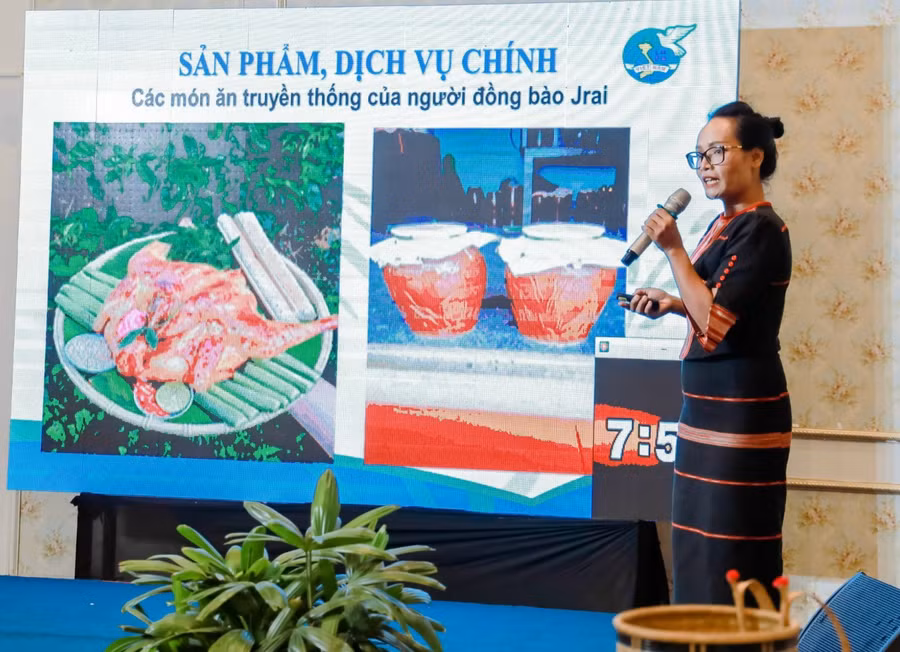 Chị H'Uyên Niê tại phần thi thuyết trình. Ảnh: Thu Hường Chị H'Uyên Niê tại phần thi thuyết trình. Ảnh: Thu Hường