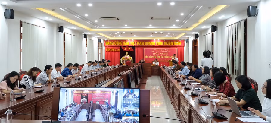 Quang cảnh hội nghị tại điểm cầu chính Tỉnh ủy. Ảnh: Minh Châu