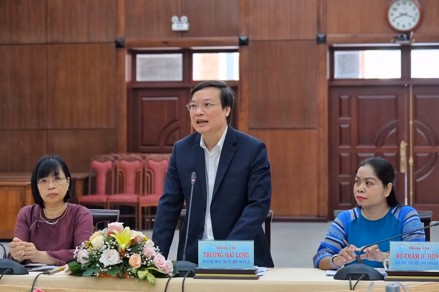 Chủ tịch UBND tỉnh Trương Hải Long thay mặt lãnh đạo tỉnh chúc mừng 8-3 đến toàn thể cán bộ, hội viên phụ nữ trong tỉnh. Ảnh: Minh Châu