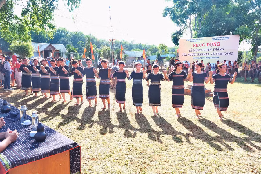 Xoang đón khách. Ảnh: Hoàng Ngọc