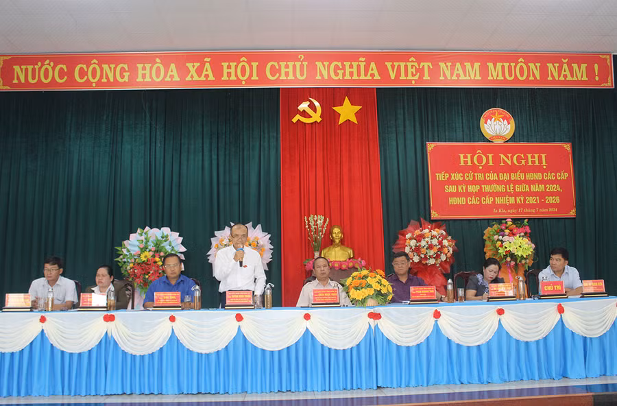 Tổ đại biểu HĐND tỉnh ứng cử tại huyện Đức Cơ tiếp xúc cử tri xã Ia Kla. Ảnh: Văn Châu