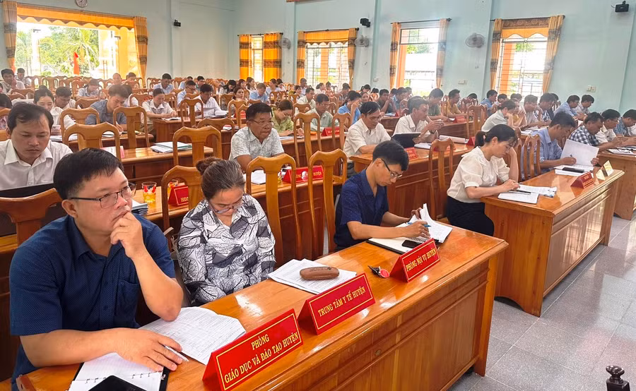 Các đại biểu dự hội nghị sơ kết tình hình thực hiện 3 chương trình mục tiêu quốc gia trên địa bàn huyện Kông Chro trong 6 tháng đầu năm và triển khai nhiệm vụ giải pháp đến cuối năm 2024. Ảnh: Thúy Ngọ
