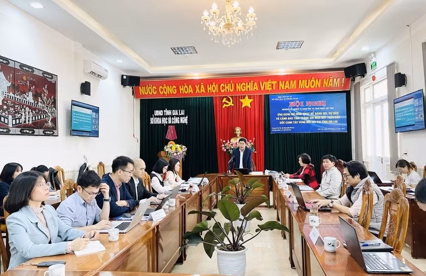 Hội nghị nghiệm thu đề tài “Ứng dụng mô hình Swat để đánh giá, dự báo và cảnh báo tình trạng xói mòn đất trên đất dốc canh tác vùng đồi núi tại tỉnh Gia Lai”, ngày 20-12-2022. Ảnh: Trần Dung Hội nghị nghiệm thu đề tài “Ứng dụng mô hình Swat để đánh giá, dự báo và cảnh báo tình trạng xói mòn đất trên đất dốc canh tác vùng đồi núi tại tỉnh Gia Lai”, ngày 20-12-2022. Ảnh: Trần Dung