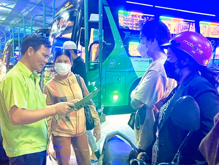 Sở GTVT yêu cầu các nhà xe, bến xe đảm bảo an toàn, thuận lợi cho thí sinh và người nhà di chuyển trong Kỳ thi tốt nghiệp THPT. Ảnh: Minh Phương