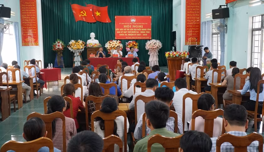 Quang cảnh buổi tiếp xúc cử tri. Ảnh: Ngọc Sang Quang cảnh buổi tiếp xúc cử tri. Ảnh: Ngọc Sang