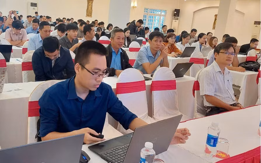 Lớp tập huấn thu hút hơn 170 công chức, viên chức tại các cơ quan, sở, ban, ngành và UBND cấp huyện trên địa bàn 3 tỉnh Gia Lai, Kon Tum, Bình Định tham gia. Ảnh: Trần Đức