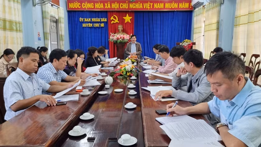 Quang cảnh buổi làm việc của đoàn khảo sát với UBND huyện Chư Sê. Ảnh: H.P
