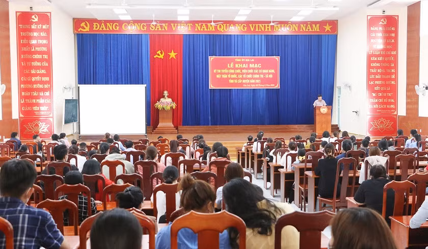 Quang cảnh buổi lễ khai mạc Kỳ thi tuyển công chức, viên chức khối Đảng năm 2021. Ảnh: Quang Tấn Quang cảnh buổi lễ khai mạc Kỳ thi tuyển công chức, viên chức khối Đảng năm 2021. Ảnh: Quang Tấn