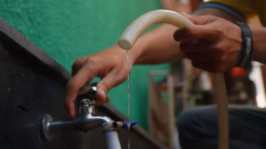 Công ty Cổ phần cấp thoát nước Gia Lai phải tạm ngừng cung cấp nước sinh hoạt tại một số phường thuộc TP. Pleiku từ 10 giờ ngày 7-8. Ảnh minh họa Công ty Cổ phần cấp thoát nước Gia Lai phải tạm ngừng cung cấp nước sinh hoạt tại một số phường thuộc TP. Pleiku từ 10 giờ ngày 7-8. Ảnh minh họa