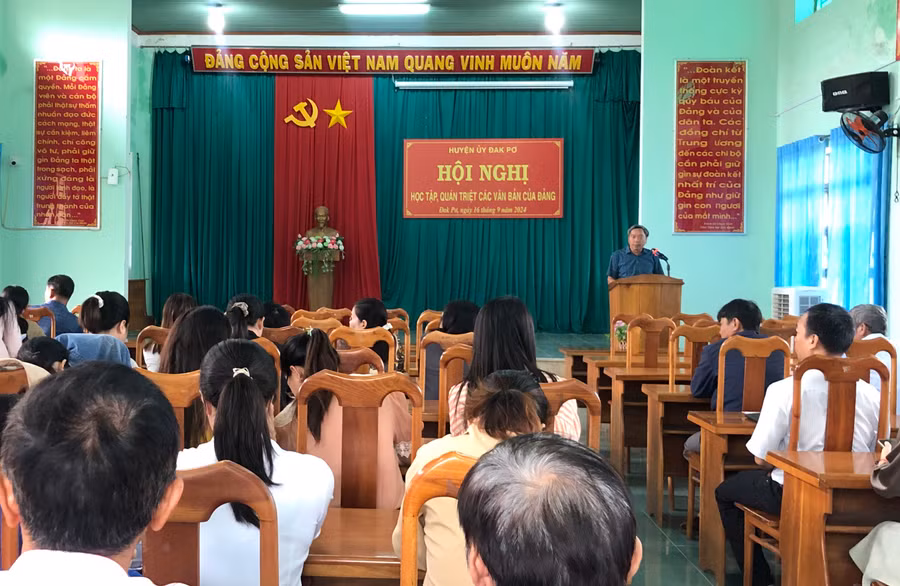 Quang cảnh hội nghị quán triệt các văn bản của Đảng. Ảnh: Lan Anh