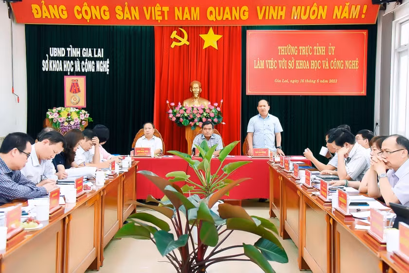 Quang cảnh buổi làm việc. Ảnh: Đức Thụy