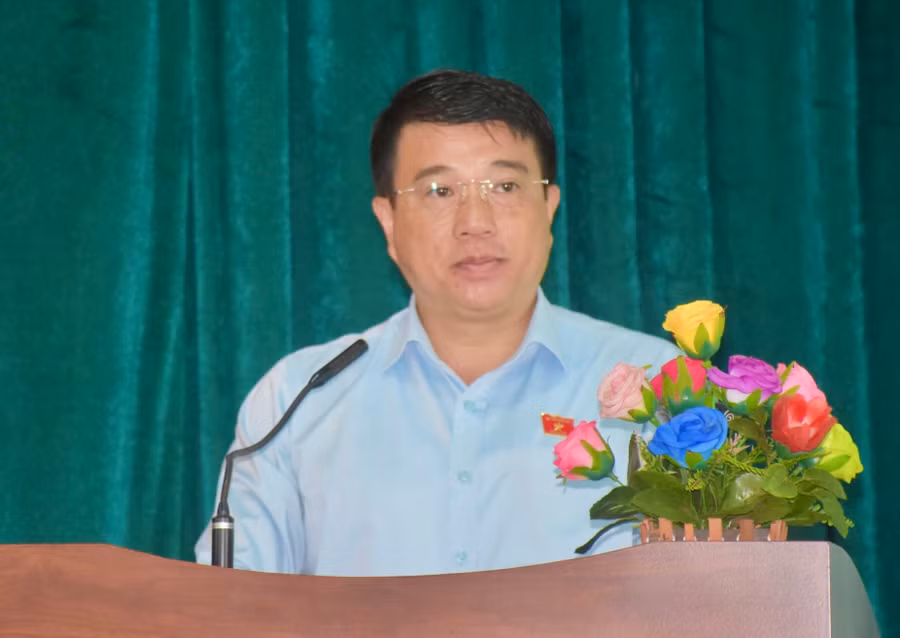 Ông Y Thanh Hà Niê Kđăm-Ủy viên Ban Chấp hành Trung ương Đảng, Ủy viên Ủy ban Thường vụ Quốc hội, Chủ tịch Hội đồng Dân tộc của Quốc hội phát biểu tại buổi tiếp xúc cử tri. Ảnh: Trần Dung