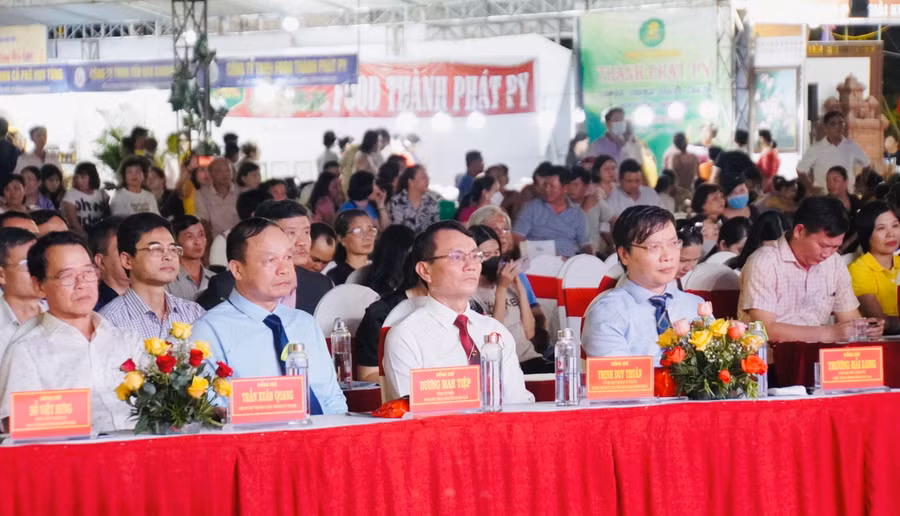 Các đại biểu tham dự Lễ khai mạc Ngày hội quảng bá, kết nối du lịch các thành phố Tây Nguyên với thành phố Tuy Hòa năm 2023. Ảnh: Đức Thụy