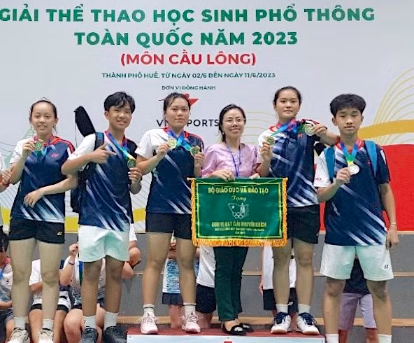 Với 5 huy chương giành được, đơn vị Sở GD-ĐT tỉnh Gia Lai đã đạt giải khuyến khích toàn đoàn ở môn Cầu lông. Ảnh: ĐVCC