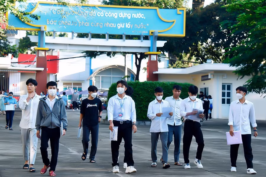Sáng 28-6, thí sinh trong tỉnh đã hoàn thành môn thi Ngữ văn. Ảnh: Đức Thụy Sáng 28-6, thí sinh trong tỉnh đã hoàn thành môn thi Ngữ văn. Ảnh: Đức Thụy