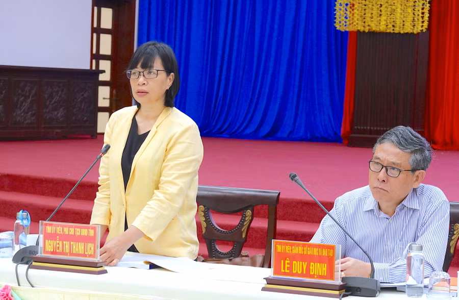 Phó Chủ tịch UBND tỉnh Nguyễn Thị Thanh Lịch yêu cầu việc xây dựng trường học đạt chuẩn quốc gia phải thực chất, không chạy theo thành tích. Ảnh: Mộc Trà Phó Chủ tịch UBND tỉnh Nguyễn Thị Thanh Lịch yêu cầu việc xây dựng trường học đạt chuẩn quốc gia phải thực chất, không chạy theo thành tích. Ảnh: Mộc Trà