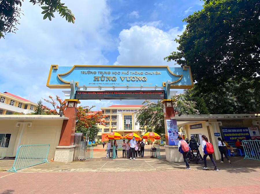 Năm học 2024-2025, Trường THPT chuyên Hùng Vương tuyển sinh 13 lớp 10 với 455 chỉ tiêu. Ảnh: Mộc Trà