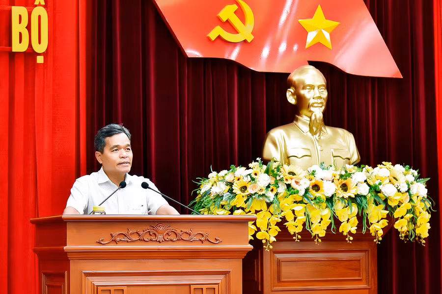 Bí thư Tỉnh ủy Gia Lai Hồ Văn Niên phát biểu chúc mừng tân Thứ trưởng Bộ Nội vụ Trương Hải Long. Ảnh: Đ.T