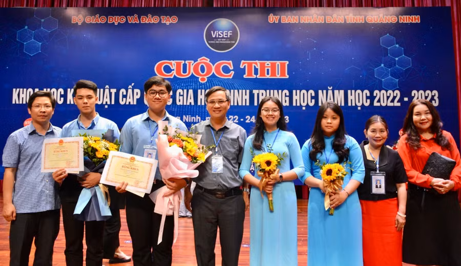 Gia Lai đạt 1 giải nhì tại cuộc thi Khoa học kỹ thuật cấp quốc gia học sinh trung học lần thứ 11, năm học 2022-2023. Ảnh: Xuân Hương Gia Lai đạt 1 giải nhì tại cuộc thi Khoa học kỹ thuật cấp quốc gia học sinh trung học lần thứ 11, năm học 2022-2023. Ảnh: Xuân Hương