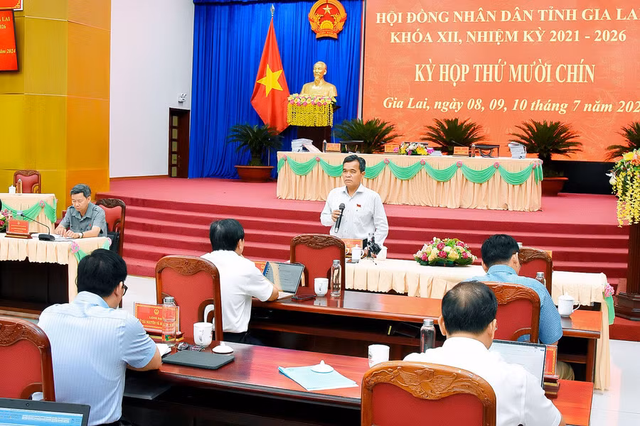 Ủy viên Ban Chấp hành Trung ương Đảng, Bí thư Tỉnh ủy, Chủ tịch HĐND tỉnh Gia Lai Hồ Văn Niên tham gia ý kiến tại phiên thảo luận tổ. Ảnh: Đ.T