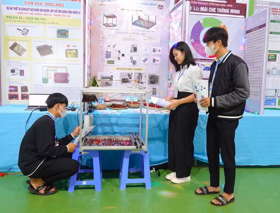 Một dự án của học sinh tham gia dự thi cuộc thi "Khoa học, kỹ thuật cấp tỉnh học sinh trung học" năm học 2022-2023. Ảnh: Mộc Trà