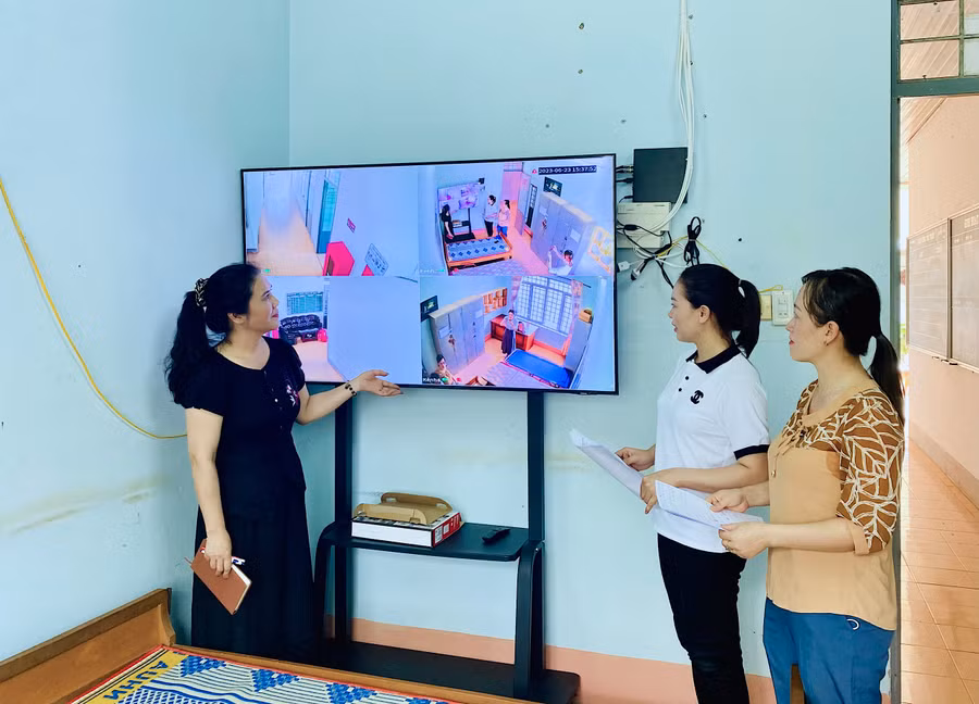 Thời gian lắp đặt thiết bị camera giám sát an ninh tại 41 điểm thi và 9 phòng chấm thi tại Trường THPT chuyên Hùng Vương từ ngày 12 đến 20-6. Ảnh: Mộc Trà