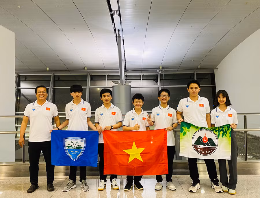 Đoàn học sinh của Trường THPT Chi Lăng tham gia Cuộc thi lập trình Drone quốc tế FAI 2023. Ảnh: ĐVCC Đoàn học sinh của Trường THPT Chi Lăng tham gia Cuộc thi lập trình Drone quốc tế FAI 2023. Ảnh: ĐVCC