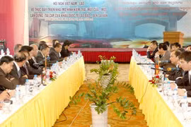 Việt Nam-Lào thúc đẩy mô hình kiểm tra "một cửa"