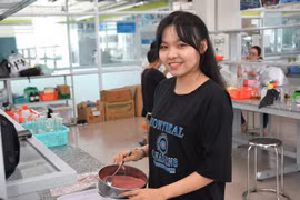 Độc đáo nhang làm từ vỏ thanh long