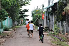 Chơ Ro níu giữ hồn xưa: Phố thị trong buôn làng