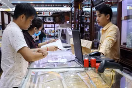 Giá vàng trong nước tăng kỷ lục: Có nên 'tất tay' vào vàng?
