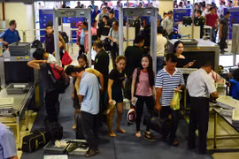 Vietnam Airlines tăng phí, giá vé máy bay Tết tiếp tục tăng