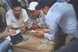 Vượt biên đánh bạc