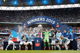 Vùi dập Watford, Man City đoạt ngôi vô địch FA Cup sau 8 năm