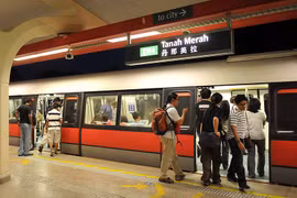 Trải nghiệm tàu điện ngầm ở Singapore