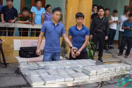 Vận chuyển trái phép 100 bánh heroin bị phát hiện ở Hoà Bình