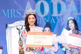 Top 10 HHVN 2010 Phí Thùy Linh đăng quang Mrs Áo dài 2018