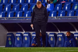 Tân HLV của Barcelona 'thụt cổ' trước thềm trận mở màn Champions League