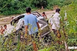 Xe rơi xuống vực, hiệu phó và cô giáo tử vong, hiệu trưởng bị thương nặng