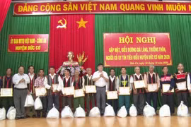 Đức Cơ: Biểu dương già làng, trưởng thôn và người có uy tín tiêu biểu