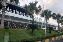 Đóng cửa 6 sân bay, dừng chạy tàu hỏa để tránh bão số 9