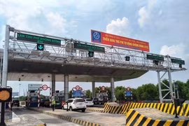 Thủ tướng chỉ thị ngừng thu phí BOT các trạm chây ì