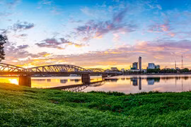 Hương giang khắc khoải nguồn... thơ