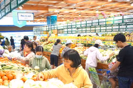 Giá xăng tăng, tác động mạnh đến giá hàng hóa cuối năm